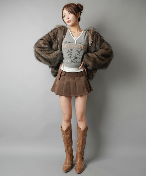 SPINNS(スピンズ)の「ヘンリーネック×重ね着風ガールズストリートトップス(Tシャツ/カットソー・レディース・チャコール/ブラウン/グレー/アイボリー・ONESIZE)」の18枚目の写真