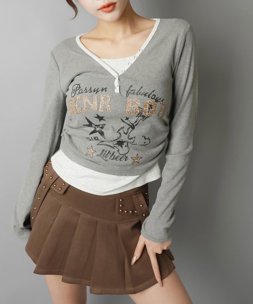 SPINNS(スピンズ)の「ヘンリーネック×重ね着風ガールズストリートトップス(Tシャツ/カットソー・レディース・チャコール/ブラウン/グレー/アイボリー・ONESIZE)」の9枚目の写真