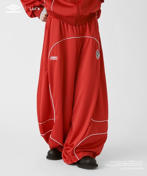 UMBRO(アンブロ)の「【UMBRO×Lui's 】カーブトラックパンツ(その他パンツ・レディース・ブラック/レッド・S/M)」の2枚目の写真