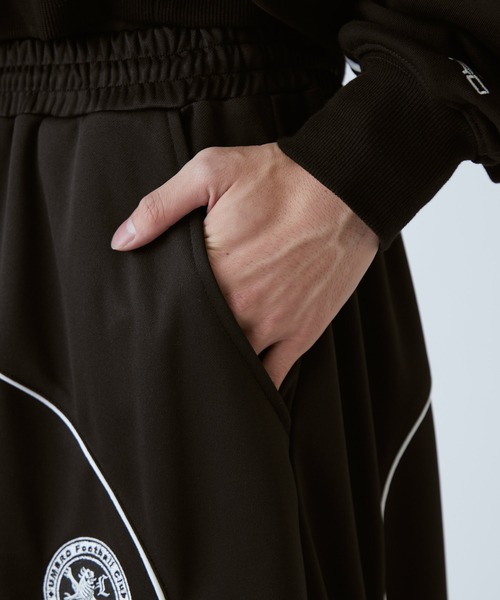 UMBRO(アンブロ)の「【UMBRO×Lui's 】カーブトラックパンツ(その他パンツ・レディース・ブラック/レッド・S/M)」の6枚目の写真