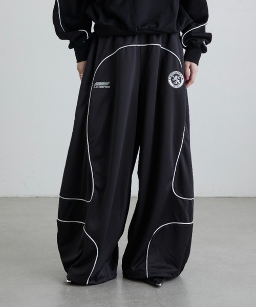 UMBRO(アンブロ)の「【UMBRO×Lui's 】カーブトラックパンツ(その他パンツ・レディース・ブラック/レッド・S/M)」の15枚目の写真