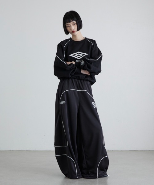 UMBRO(アンブロ)の「【UMBRO×Lui's 】カーブトラックパンツ(その他パンツ・レディース・ブラック/レッド・S/M)」の19枚目の写真