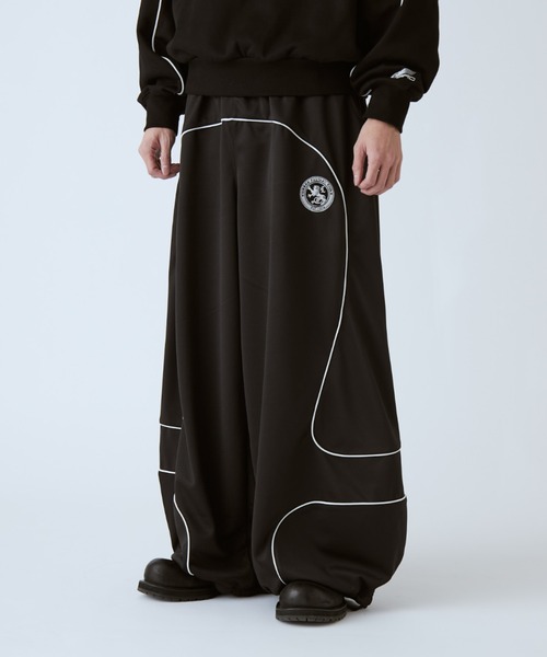 UMBRO(アンブロ)の「【UMBRO×Lui's 】カーブトラックパンツ(その他パンツ・レディース・ブラック/レッド・S/M)」の21枚目の写真