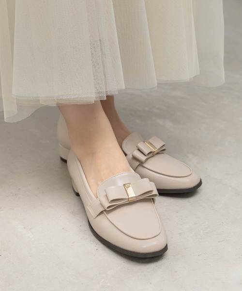 RANDA(ランダ)の「晴雨兼用 クラシックリボンローファー(ローファー・レディース・アイボリー/ブラック/ブラック系その他・L/S/M/LL)」の1枚目の写真