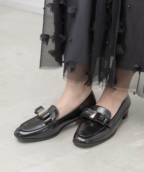 RANDA(ランダ)の「晴雨兼用 クラシックリボンローファー(ローファー・レディース・アイボリー/ブラック/ブラック系その他・L/S/M/LL)」の2枚目の写真