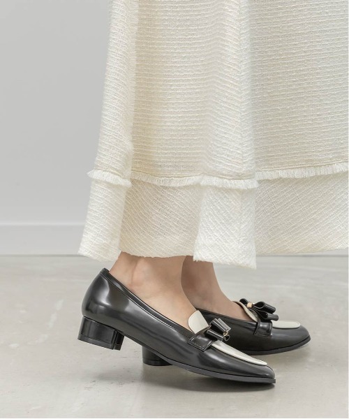 RANDA(ランダ)の「晴雨兼用 クラシックリボンローファー(ローファー・レディース・アイボリー/ブラック/ブラック系その他・L/S/M/LL)」の4枚目の写真