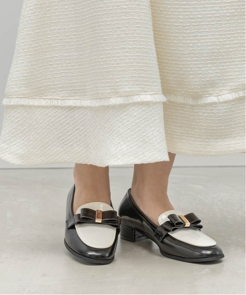 RANDA(ランダ)の「晴雨兼用 クラシックリボンローファー(ローファー・レディース・アイボリー/ブラック/ブラック系その他・L/S/M/LL)」の5枚目の写真