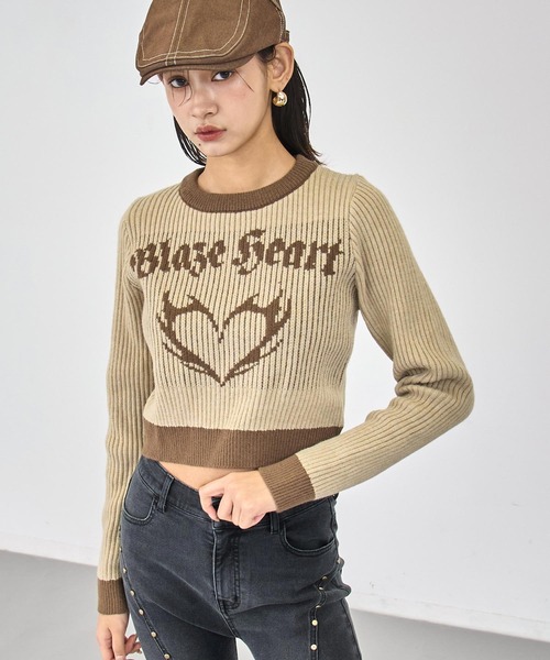 ANAP(アナップ)の「ハートジャガードクロップドタイトニット(ニット/セーター・レディース・ブラウン/ブルー・F)」の5枚目の写真