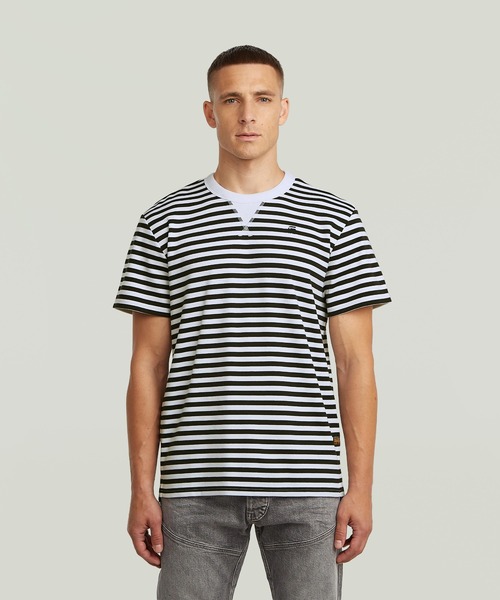 G-STAR(ジースター)の「Nifous Stripe T-Shirt/ワンポイントロゴストライプTシャツ(Tシャツ/カットソー・メンズ・ホワイト×ブラック/ブラック×グリーン・SMALL/MEDIUM/LARGE/X-LARGE/X-SMALL)」の2枚目の写真