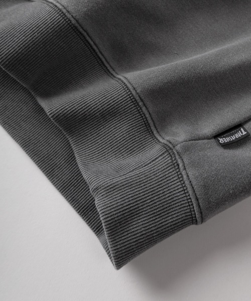 THRASHER（スラッシャー）の「【70】【THRASHER/スラッシャー】ピグメント加工 ダメージデニムロゴ 裏毛 クルーネックスウェット（スウェット・メンズ・ブラウン/ピンク/グレー/チャコールグレー・M/L/XL）」の9枚目の写真