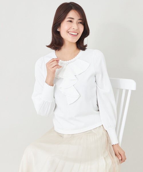 TO BE CHIC(トゥー ビー シック)の「フロントラッフルフリル ニット(ニット/セーター・レディース・ブラック/オフホワイト/ピンク系その他2・40)」の1枚目の写真