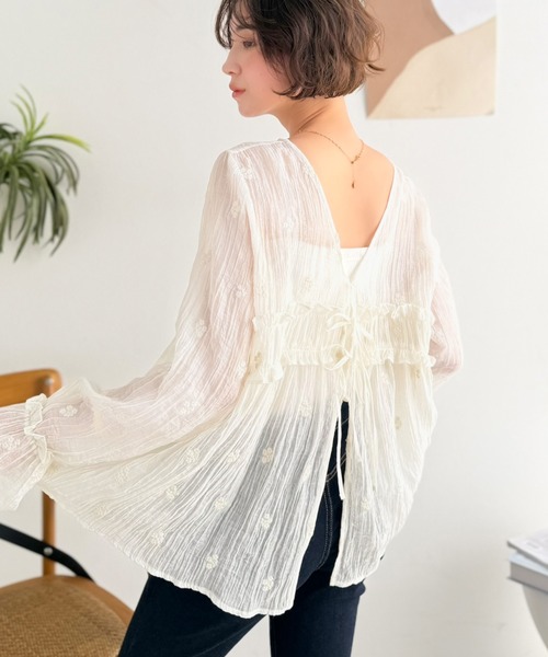 Classical Evon（クラシカルエヴォン）の「【Classical Evon】秋を先取り☆お花刺繍で涼やかに着映える。着こなし広がる前後2WAY フラワー刺繍シアー楊柳ブラウス（シャツ/ブラウス・レディース・アイボリー/グレイッシュベージュ/チャコール/ブルー・SMALL/MEDIUM/LARGE/X-LARGE）」の14枚目の写真
