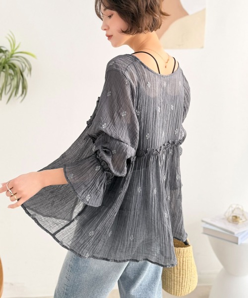 Classical Evon（クラシカルエヴォン）の「【Classical Evon】秋を先取り☆お花刺繍で涼やかに着映える。着こなし広がる前後2WAY フラワー刺繍シアー楊柳ブラウス（シャツ/ブラウス・レディース・アイボリー/グレイッシュベージュ/チャコール/ブルー・SMALL/MEDIUM/LARGE/X-LARGE）」の20枚目の写真