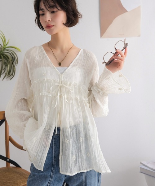 Classical Evon（クラシカルエヴォン）の「【Classical Evon】秋を先取り☆お花刺繍で涼やかに着映える。着こなし広がる前後2WAY フラワー刺繍シアー楊柳ブラウス（シャツ/ブラウス・レディース・アイボリー/グレイッシュベージュ/チャコール/ブルー・SMALL/MEDIUM/LARGE/X-LARGE）」の12枚目の写真
