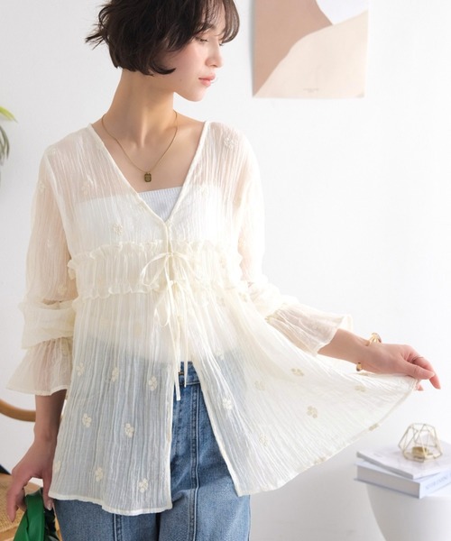 Classical Evon（クラシカルエヴォン）の「【Classical Evon】秋を先取り☆お花刺繍で涼やかに着映える。着こなし広がる前後2WAY フラワー刺繍シアー楊柳ブラウス（シャツ/ブラウス・レディース・アイボリー/グレイッシュベージュ/チャコール/ブルー・SMALL/MEDIUM/LARGE/X-LARGE）」の13枚目の写真