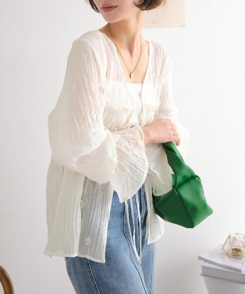 Classical Evon（クラシカルエヴォン）の「【Classical Evon】秋を先取り☆お花刺繍で涼やかに着映える。着こなし広がる前後2WAY フラワー刺繍シアー楊柳ブラウス（シャツ/ブラウス・レディース・アイボリー/グレイッシュベージュ/チャコール/ブルー・SMALL/MEDIUM/LARGE/X-LARGE）」の7枚目の写真