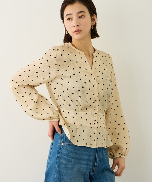 ROPE'（ロペ）の「ドットプリントペプラムブラウス/イージーケア（シャツ/ブラウス・レディース・ネイビー/ベージュ・38）」の8枚目の写真