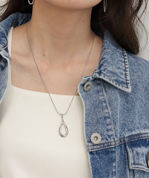 fredy emue（フレディエミュ）の「ステンレスドロップトップネックレス（ネックレス・レディース・シルバー/ゴールド・FREE）」の3枚目の写真