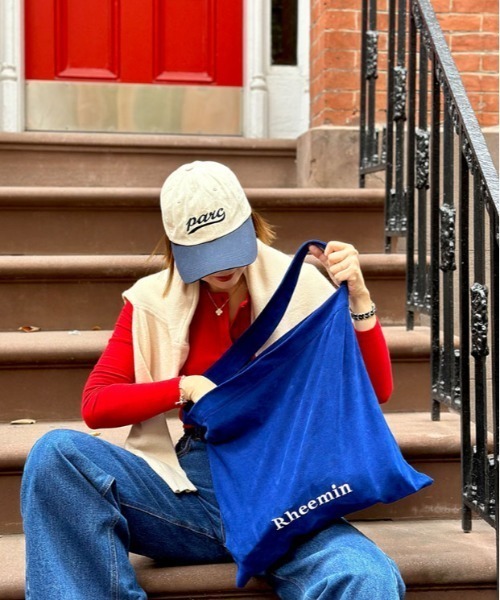 RHEEMIN(リーミン)の「SUEDE LETTER BAG(ショルダーバッグ・レディース・マスタード/コバルトブルー/ブラウン・FREE)」の2枚目の写真
