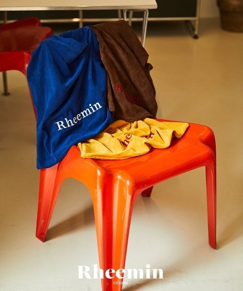 RHEEMIN(リーミン)の「SUEDE LETTER BAG(ショルダーバッグ・レディース・マスタード/コバルトブルー/ブラウン・FREE)」の8枚目の写真