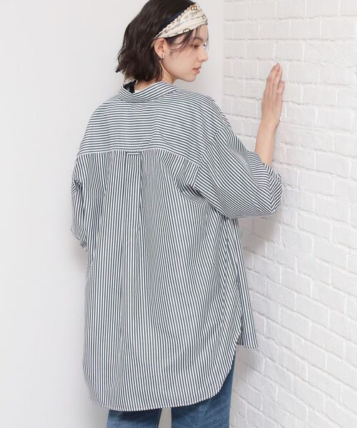 THE SHOP TK （ザ ショップ ティーケー ）の「ゆったりシルエットで体型カバー ロングシャツ（シャツ/ブラウス・レディース・ダークグリーン系2/オフホワイト/ネイビー系2・99）」の15枚目の写真