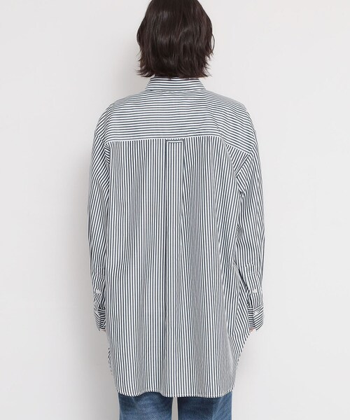 THE SHOP TK （ザ ショップ ティーケー ）の「ゆったりシルエットで体型カバー ロングシャツ（シャツ/ブラウス・レディース・ダークグリーン系2/オフホワイト/ネイビー系2・99）」の20枚目の写真