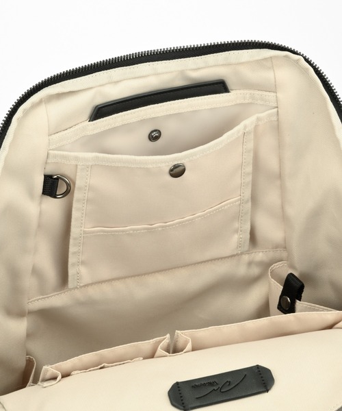 W&.Day/Night(ダブルアンド デイナイト)の「リュックサック ポッケス ハグリュック3 25L B4サイズ 15.6インチPC サコッシュ付属 20213(バックパック/リュック・レディース・ダークグレー/ブラック・FREE)」の22枚目の写真