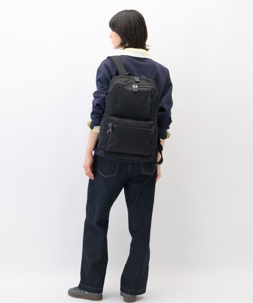 W&.Day/Night(ダブルアンド デイナイト)の「リュックサック ポッケス ハグリュック3 25L B4サイズ 15.6インチPC サコッシュ付属 20213(バックパック/リュック・レディース・ダークグレー/ブラック・FREE)」の4枚目の写真