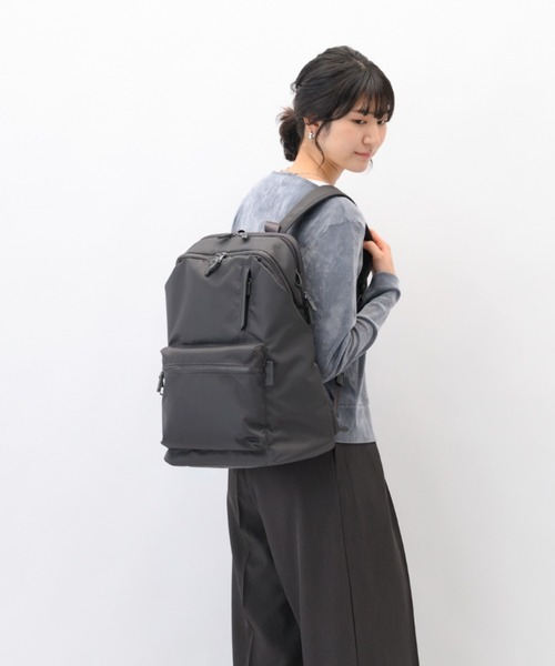 W&.Day/Night(ダブルアンド デイナイト)の「リュックサック ポッケス ハグリュック3 25L B4サイズ 15.6インチPC サコッシュ付属 20213(バックパック/リュック・レディース・ダークグレー/ブラック・FREE)」の8枚目の写真