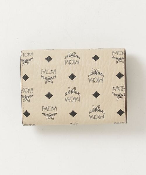 MCM（エムシーエム）の「Aren 三つ折りウォレット - ヴィセトス（財布・レディース・ベージュ・ONE SIZE）」の2枚目の写真