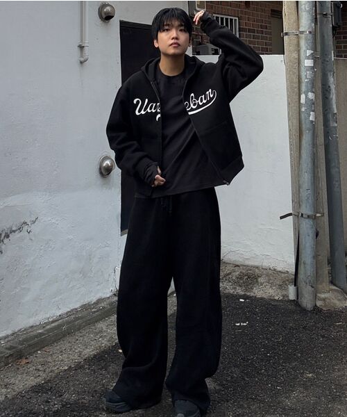 AREUBAN（アルバン）の「UAREBAN クロップフードジップアップ_ ピュアブラック（パーカー・メンズ・ブラック・2/3）」の4枚目の写真