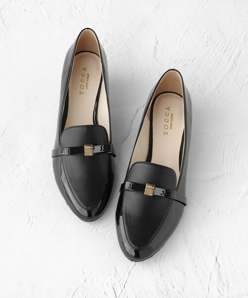 TOCCA（トッカ）の「TINY RIBBON  RAIN ROAFER レインパンプス（パンプス・レディース・ブラック系5/ブラック系/シルバー系/ネイビー系・35/39/37/36/38）」の2枚目の写真