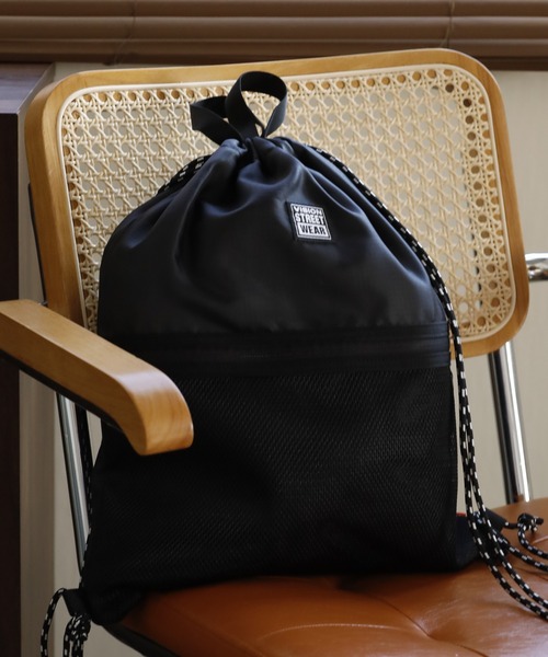 VISION STREET WEAR(ヴィジョンストリートウェア)の「VISION STREET WEAR Knapsack ナップサック(バックパック/リュック・メンズ・ブラック×ホワイト/ブラック×レッド/ブラック・FREE)」の2枚目の写真