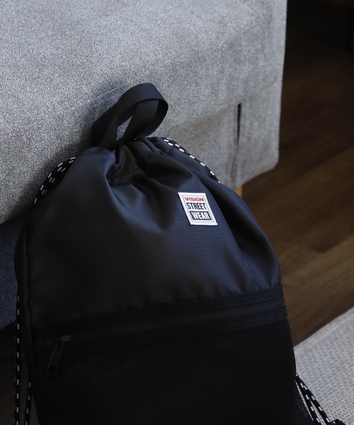 VISION STREET WEAR(ヴィジョンストリートウェア)の「VISION STREET WEAR Knapsack ナップサック(バックパック/リュック・メンズ・ブラック×ホワイト/ブラック×レッド/ブラック・FREE)」の13枚目の写真