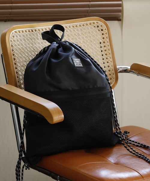 VISION STREET WEAR(ヴィジョンストリートウェア)の「VISION STREET WEAR Knapsack ナップサック(バックパック/リュック・メンズ・ブラック×ホワイト/ブラック×レッド/ブラック・FREE)」の10枚目の写真