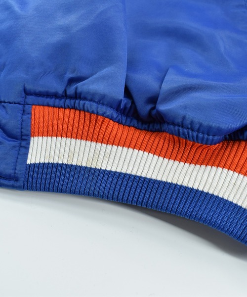 NBA/NFL/NHL/MLB(エヌビーエーエヌエフエルエヌエイチエルエムエルビー)の「【USED】90’s HARDWOOD CLASSICS “NBA New York Knicks” ナイロン アワードジャケット(スタジャン・メンズ・ブルー・XXX-LARGE)」の8枚目の写真