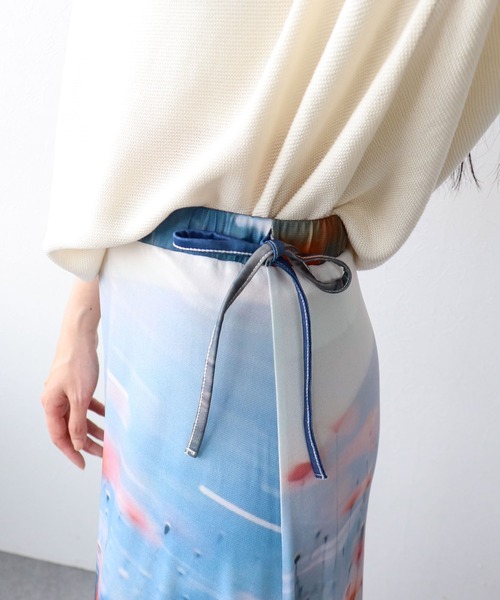 Three Four Time(スリーフォータイム)の「フラワー転写プリントスカート(スカート・レディース・グレー/ブルー・FREE)」の7枚目の写真