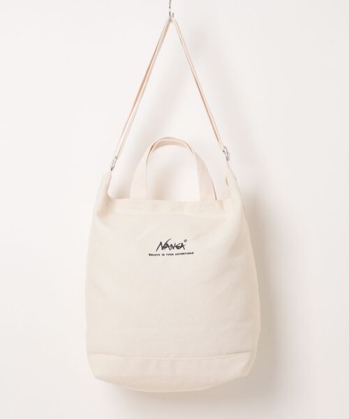 NANGA(ナンガ)の「NANGA/ナンガ LOGO 2WAY CANVAS TOTE BAG(トートバッグ・メンズ・ナチュラル・FREE)」の9枚目の写真