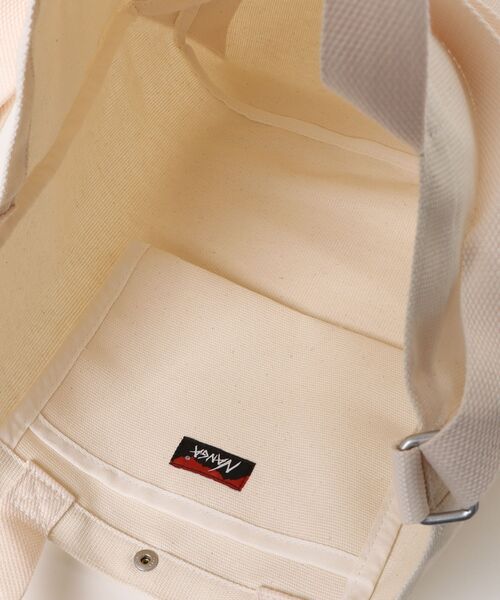 NANGA(ナンガ)の「NANGA/ナンガ LOGO 2WAY CANVAS TOTE BAG(トートバッグ・メンズ・ナチュラル・FREE)」の11枚目の写真