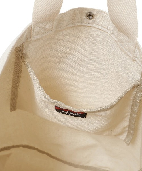 NANGA(ナンガ)の「NANGA/ナンガ LOGO 2WAY CANVAS TOTE BAG(トートバッグ・メンズ・ナチュラル・FREE)」の6枚目の写真