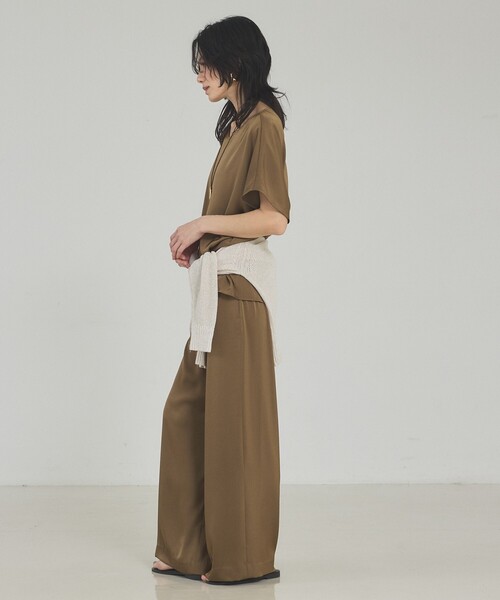 qualite（カリテ）の「【接触冷感＆吸水速乾】クールサテンブラウス/セットアップ対応/春服/夏服/きれいめカジュアル（シャツ/ブラウス・レディース・オフホワイト/ブラック/カーキ・36/38）」の10枚目の写真