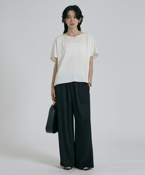 qualite（カリテ）の「【接触冷感＆吸水速乾】クールサテンブラウス/セットアップ対応/春服/夏服/きれいめカジュアル（シャツ/ブラウス・レディース・オフホワイト/ブラック/カーキ・36/38）」の11枚目の写真