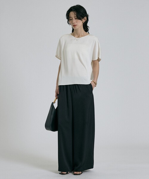 qualite（カリテ）の「【接触冷感＆吸水速乾】クールサテンブラウス/セットアップ対応/春服/夏服/きれいめカジュアル（シャツ/ブラウス・レディース・オフホワイト/ブラック/カーキ・36/38）」の12枚目の写真