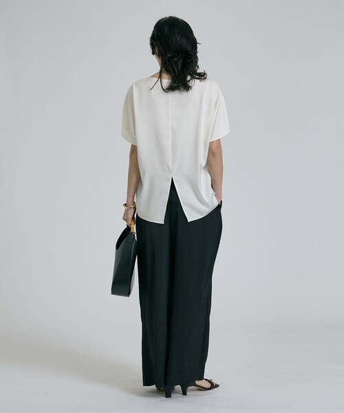 qualite（カリテ）の「【接触冷感＆吸水速乾】クールサテンブラウス/セットアップ対応/春服/夏服/きれいめカジュアル（シャツ/ブラウス・レディース・オフホワイト/ブラック/カーキ・36/38）」の14枚目の写真