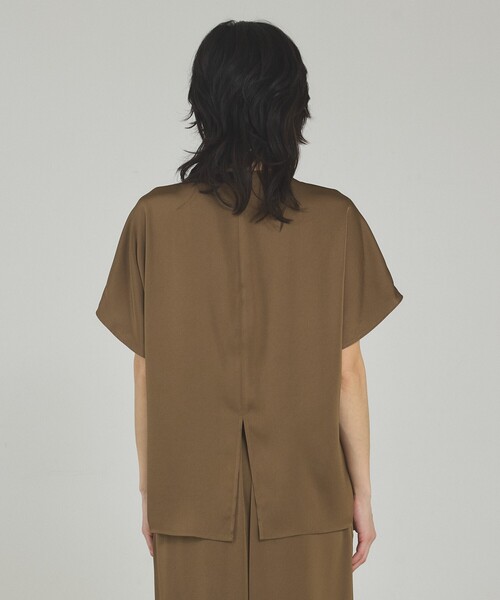 qualite（カリテ）の「【接触冷感＆吸水速乾】クールサテンブラウス/セットアップ対応/春服/夏服/きれいめカジュアル（シャツ/ブラウス・レディース・オフホワイト/ブラック/カーキ・36/38）」の21枚目の写真