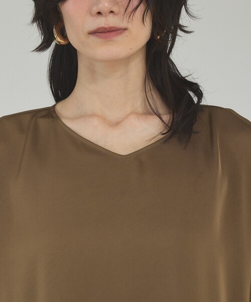 qualite（カリテ）の「【接触冷感＆吸水速乾】クールサテンブラウス/セットアップ対応/春服/夏服/きれいめカジュアル（シャツ/ブラウス・レディース・オフホワイト/ブラック/カーキ・36/38）」の22枚目の写真