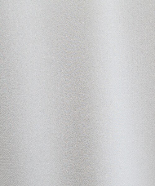 qualite（カリテ）の「【接触冷感＆吸水速乾】クールサテンブラウス/セットアップ対応/春服/夏服/きれいめカジュアル（シャツ/ブラウス・レディース・オフホワイト/ブラック/カーキ・36/38）」の4枚目の写真