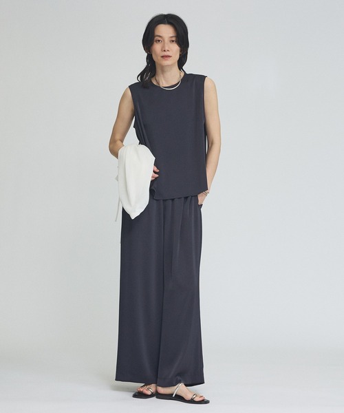 qualite(カリテ)の「【接触冷感・吸水速乾】クールサテンブラウス セットアップ対応 夏服 きれいめカジュアル(シャツ/ブラウス・レディース・オフホワイト/ブラック/カーキ/ネイビー/ワイン・36/38)」の15枚目の写真