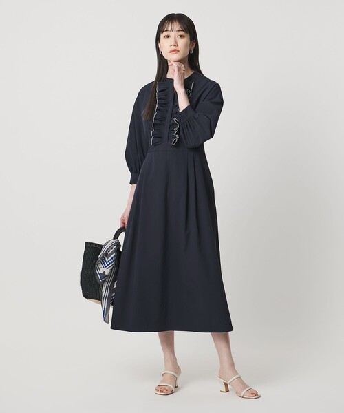 UNITED ARROWS(ユナイテッドアローズ)の「メロー フリル ワンピース ‐防しわ 吸水速乾 UVカット 遮熱性 接触冷感 ウォッシャブル‐(ワンピース・レディース・ネイビー/ライトブルー・38/36)」の20枚目の写真