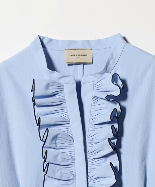 UNITED ARROWS(ユナイテッドアローズ)の「メロー フリル ワンピース ‐防しわ 吸水速乾 UVカット 遮熱性 接触冷感 ウォッシャブル‐(ワンピース・レディース・ネイビー/ライトブルー・38/36)」の8枚目の写真